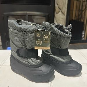 BNWT KAMIK BOOTS SIZE 10 TODDLER KIDS ❄️